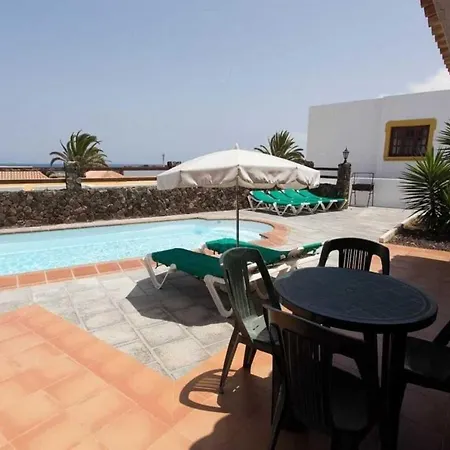 With Private Pool ,barbecue, Next The Sea In Beach Caleta De Fuste