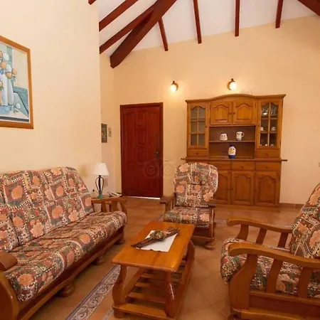 With Private Pool ,barbecue, Next The Sea In Beach Villa Caleta De Fuste